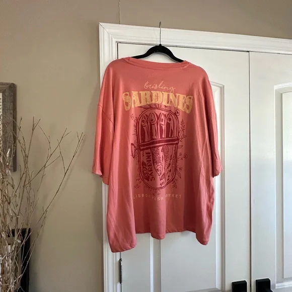 Vinyl Threads Coral Top 2X Oversized Tee Sardines - Picture 4 of 5
